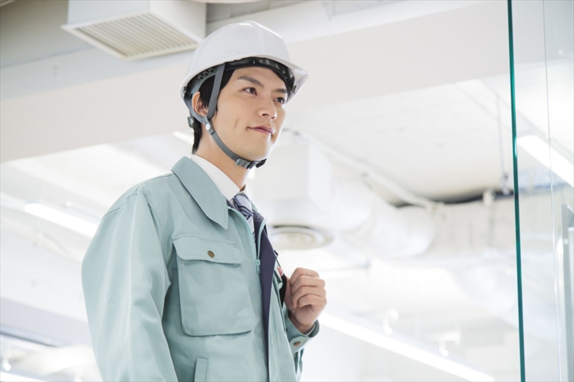 作業着の男性社員